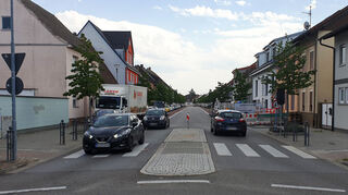 Blick vom Kreisel in die Waghäuseler Straße.