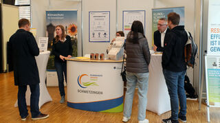 Die Stadt Schwetzingen mit dem Klimaschutzteam und die Kliba haben einen gemeinsamen Stand.