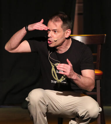 Comedian Yves Macak war mit "Echt jetzt?!" im Pumpwerk in Hockenheim zu Gast.