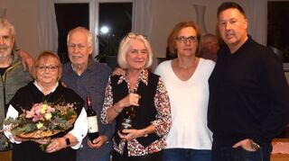 Präsident Thomas von Aschwege (r.) ehrt in der Jahreshauptversammlung die Mitglieder (v. l.) Peter Räuchle, Gottfried Schwiertz, Helmut Plasczyk, Ute Müller-Wolfangel, Herbert Frey, Christiane und Wolfgang Möhl, Halina Malinowski und Sonja Trump.