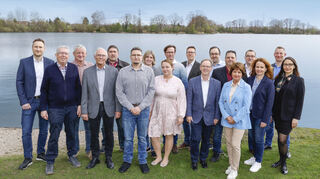 Die Kandidaten der FWV (v.l.): Manuel Hoffmann, Peter Brand, Ralf Ziegler, Friedbert Blaschke, Timo Balduf, Christian Hoffmann, Anja Rose, Svenja Greve, Beppo Köhler, Dr. Bernhard Greve, Wolfgang Schmitt, Patrick Goos, Bernd Fluhrer, Ursula Kirschner, Klaus Oettinger, Simone Köhler, Alexander Gund und Milena Schmidt.