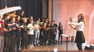 Das Chorprojekt Cantare für junge Sänger und Musiker bereitet sich lediglich zehn Tage lang konzentriert auf seine Konzerte vor. In Oftersheim sind die Künstler am Freitagabend in der Christuskirche zu erleben.