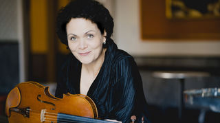 Tabea Zimmermann gilt als eine der besten Bratschistinnen der Welt. Dieses Jahr ist sie Residenzkünstlerin der Schwetzinger SWR Festspiele.