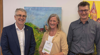 Bürgermeister Uwe Grempels (l.) und Hauptamtsleiter Stefan Kuhn heißen Gabriele Piuma vom Pflegestützpunkt des Rhein-Neckar-Kreises in der Gemeinde willkommen, für die sie ab sofort zuständig ist.