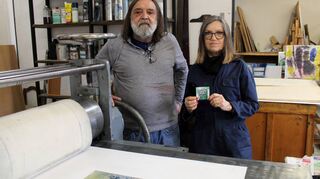 Künstler Alfred Ullrich und Künstlerin Roswitha Pape leiten am Tag der Druckkunst einen Workshop in der Xylon-Werkstatt. Sie zeigen erstmals in Schwetzingen Kaltnadelradierungen.