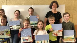 Andrea Tewes (rechts) sorgt ein weiteres Mal für acht glückliche Kinder – Ihre Kunstprojekte, die meist in den Ferien stattfinden, sind ein Highlight für viele Schüler in Brühl.