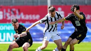 Patrick Greil (Mitte) trifft im ersten Durchgang zur 1:0-Führung für den SV Sandhausen gegen Borussia Dortmund II. Für den Winter-neuzugang ist es bereits der sechste Treffer für seinen neuen Arbeitgeber.