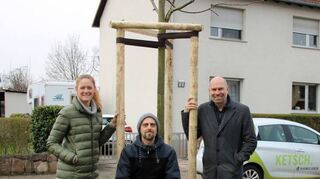 V.l.n.r: Klimaschutzbeauftragte Julia Berberig, Umweltbeauftragter Dominique Stang und Bürgermeister Timo Wangler.