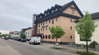 Im „Brühler Hof“ sollen auch im Erdgeschoss aus dem ehemaligen Restaurant künftig Hotelzimmer werden, die in der nächsten Zeit zur Unterbringung von Geflüchteten genutzt werden könnten.