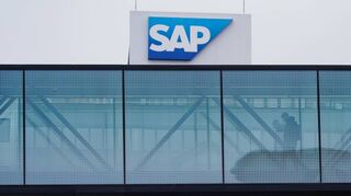 Eine Brücke zwischen zwei Firmengebäuden am SAP-Stammsitz Walldorf.