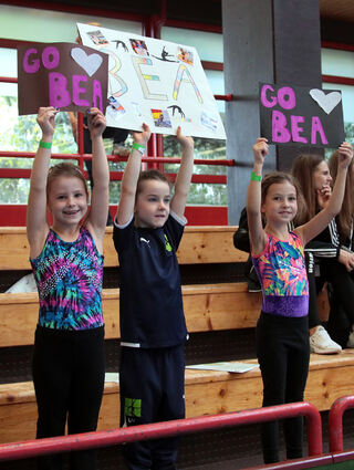 Auch in diesem Jahr hofft die TSG auf viele Besucher in der Neurotthalle. Der hier abgebildete Fanclub von Bea Fichtner ist bestimmt wieder dabei.