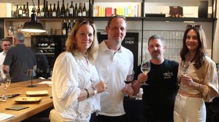 Freuen sich über das tolle Event: Steffi Gross (v. l.) und ihr Partner Klaus Hafner aus Lambsheim in der Pfalz, Initiator Ole Tischmacher und Yvonne Auer aus Schwetzingen.