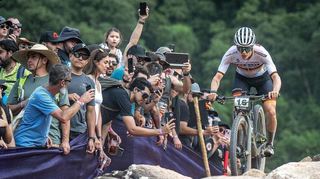 Der Schwetzinger Lennart Krayer fährt beim U23-Weltcup im brasilianischen Mairiporã nahe Sao Paulo im Short Track auf Rang neun. Das Cross-Country-Rennen schließt der 22-Jährige als Achter ab.