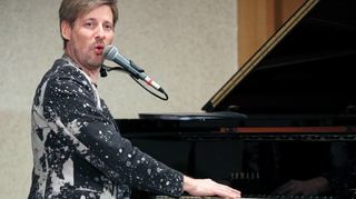 Im vergangenen November war Kabarettist Daniel Helfrich mit seinem Programm „Trennkost ist kein Abschiedsessen“ bereits in Ketsch zu Gast. Am Donnerstag, 16. Mai, wird er in der Rudolf-Wild-Halle in Eppelheim auftreten.