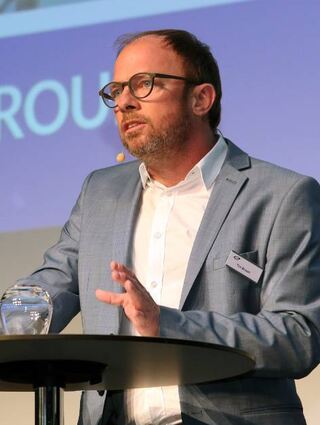 Tim Brauer stellt Pläne und Partner vor und beantwortet Fragen.