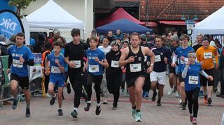 Der Hauptlauf führt die zahlreichen Sportler nach dem Start 2500 Meter durch die Innenstadt.