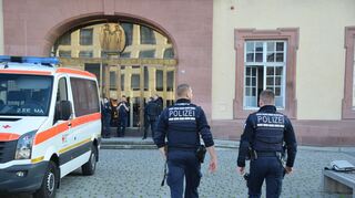 Bei einem Polizeieinsatz an der Uni Mannheim ist am Dienstagabend ein 31-jähriger Mann ums Leben gekommen.