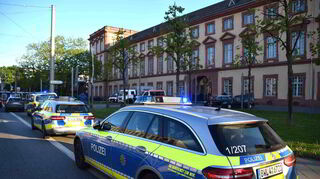 Nach einem Polizeieinsatz an der Uni Mannheim ist ein Mann im Krankenhaus gestorben.