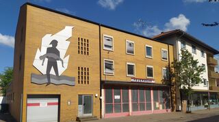 Das ehemalige Feuerwehrhaus: Hier will sich künftig die Sparkasse ansiedeln, während im restlichen Quartier Wohnraum entsteht.