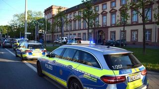 Am 23. April drang ein Randalierer mit Machete in die Uni Mannheim ein und wurde dort von einem Polizisten in Notwehr erschossen.