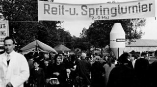 Die Anfänge auf dem Friedensplatz.