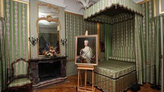 Hier ist das Schlafzimmer von Elisabeth Auguste zu sehen.