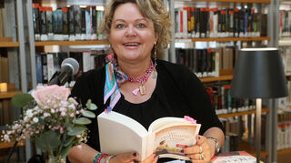 Mutmacherin: Autorin Petra Durst-Benning fordert in der Stadtbibliothek die Zuhörer auf, ihre Träume nicht aufzugeben. Ihre Romanfiguren haben darin Erfolg.