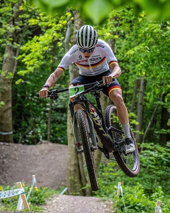 Lennart Krayer holt sich in Heubach den Sieg im international besetzten Bundesligarennen der U23.
