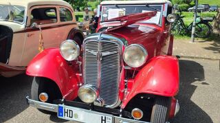 Zahlreiche Oldtimer wie dieses Exemplar, finden zum Maifeiertag in das Ketscher Bruch. Dann können deren Besitzer einmal mehr in Begeisterung schwelgen.
