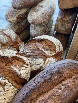Sauerteigprodukte: „Locke’s Brot vom Meister Hans“ bringt gebackene Spezialitäten auf den Markt.