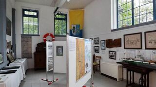 Innen im Heimatmuseum zeigt eine Ausstellung zahlreiche Objekte, die mit dem Rhein entlang der Enderlegemeinde zu tun haben.