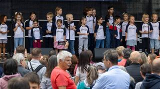 Für die Ohrwürmer vom Gesangsverein Sängerbund Schwetzingen 1854 ist der entscheidende Augenblick gekommen – einen letzten Überblick verschaffen, dann geht es los.