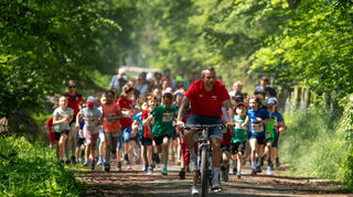 Der Start vom Schülerlauf über 1000 Meter beim HardtRun in Oftersheim.