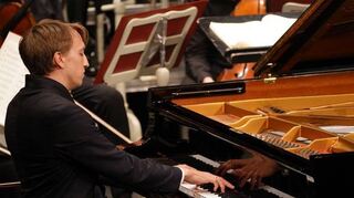 Überzeugte im Rokokotheater in Schwetzingen: Pianist Fabian Müller.
