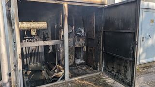 Das Innere der Trafostation in Brühl ist den Flammen zum Opfer gefallen.