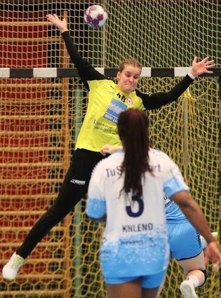 Eine der besten Handball-Torhüterinnen der 2. Bundesliga der Frauen bleibt den Bären erhalten: Johanna Wiethoff hat ihren Vertrag verlängert.