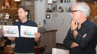 Jörg Rauch (l.) und Joseph Alcaina stellen bei der Quartalsversammlung der IG Vereine die Umfrage zum Kulturprogamm in Plankstadt vor.