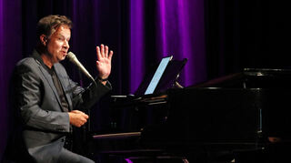 Kabarettist Lars Reichow bietet in seinem Programm „Musik!“ einen meisterlichen Streifzug durch seine bisherige Liederwelt.