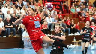 Svenja Mann ist nur schwer zu stoppen. Die Bären-Spielerin verwandelt 14 Treffer.