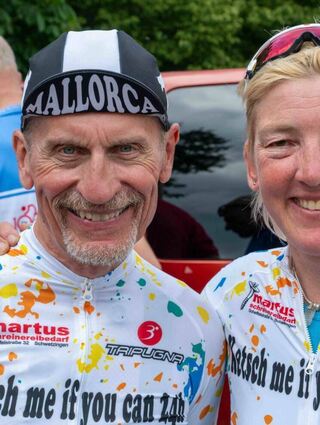 Die beiden hatten die Idee zu „Ketsch me if you can“ und haben es möglich gemacht: Reiner Fuchs und Christine Martus radelten 30 Runde, was insgesamt 512 Kilometern entspricht.