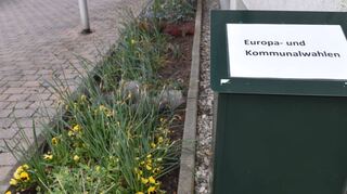Die Verwaltung hat vor dem Rathaus einen gesonderten Briefkasten aufgestellt.