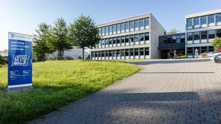 Das ist nur eine der Beruflichen Schulen, die der Kreis in seiner Trägerschaft hat: die Hubert-Steinberg-Schule in Wiesloch.