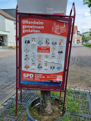 Die SPD muss seit Wochen ihre Plakate in Oftersheim immer wieder wegen Beschädigungen oder Zerstörungen ersetzen.