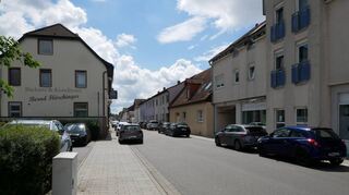 An der Bäckerei Flörchinger wird die Enderlestraße ab Montag, 27. Mai, für mehrere Monate gesperrt. Die Parkplätze Richtung Schwetzinger Straße bleiben aber anfahrbar.