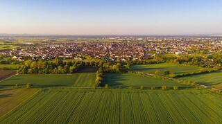 Ein Blick auf die Gemeinde Plankstadt, deren Bürger bei der Badischen Revolution für die Freiheit Deutschlands und Europas mitwirkten und wo heute noch die Leopoldstraße an die Ereignisse erinnert.