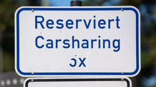 Für die Carsharing-Autos, die gemeinschaftlich genutzt werden, sind auch in Oftersheim eigene Parkplätze für das Abstellen des Wagens reserviert. Bislang werde das Angebot in der Gemeinde gut genutzt, heißt es aus dem Rathaus.