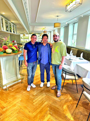 Modern und schick sieht das „Celine“ nach der Grundsanierung aus und erwartet Gäste. Hier drei der vier Inhaber: Hasan Yousuf (v. l.), Tien Dung Nguyen und Emre Polat.