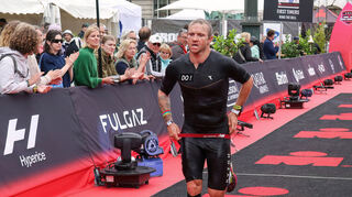 Triathlet Dirk Oswald aus Oftersheim im Zielkanal