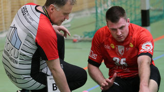 Trainer Martin Schnetz – hier mit Carsten Frank – verlässt die HSG St. Leon/Reilingen nach dem letzten Spieltag und dem zweiten Abstieg in Folge gemeinsam mit Co-Trainer Daniel Unser.
