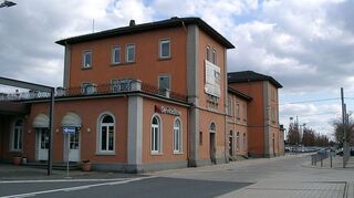 Die CDU kann sich ein Parkhaus am Schwetzinger Bahnhof vorstellen.